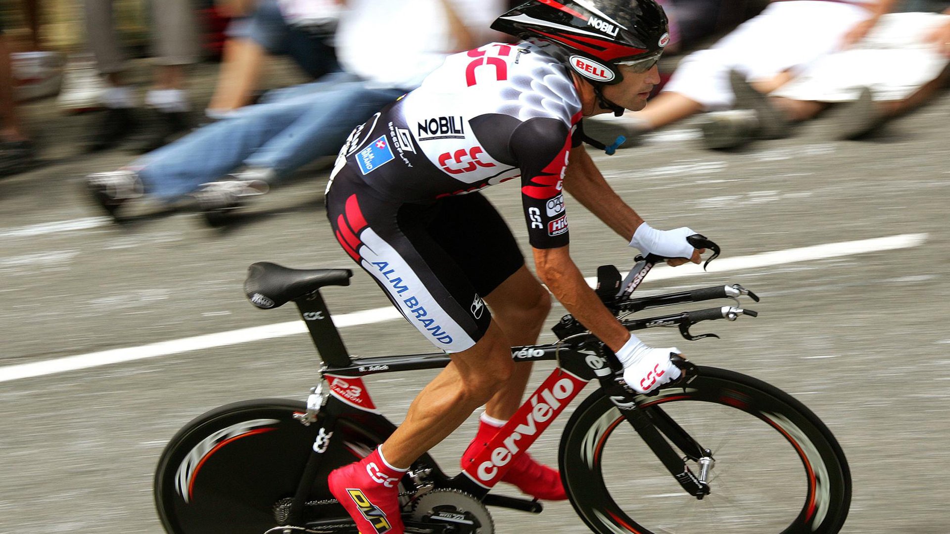 中国冰壶队世锦赛惊艳亮相 新生代选手展现强劲实力