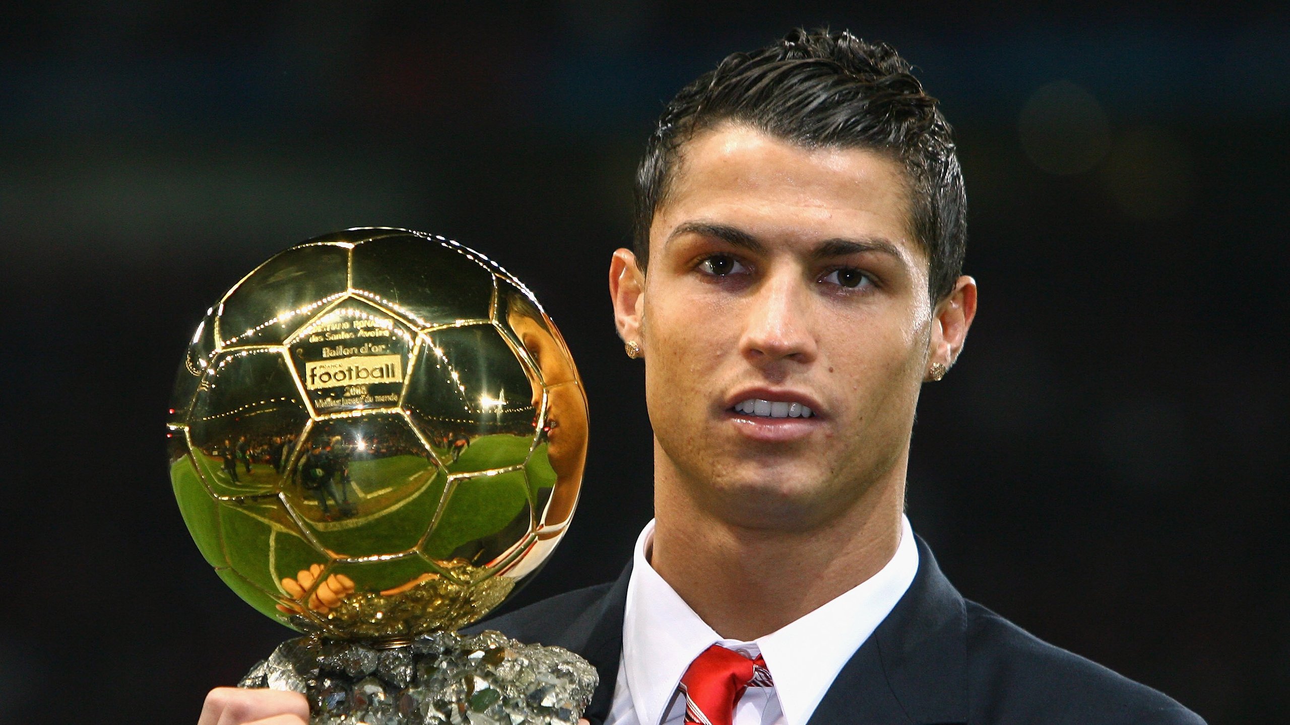 九游体育下载|23岁新星打破尘封15年世界纪录，田径史迎来崭新篇章